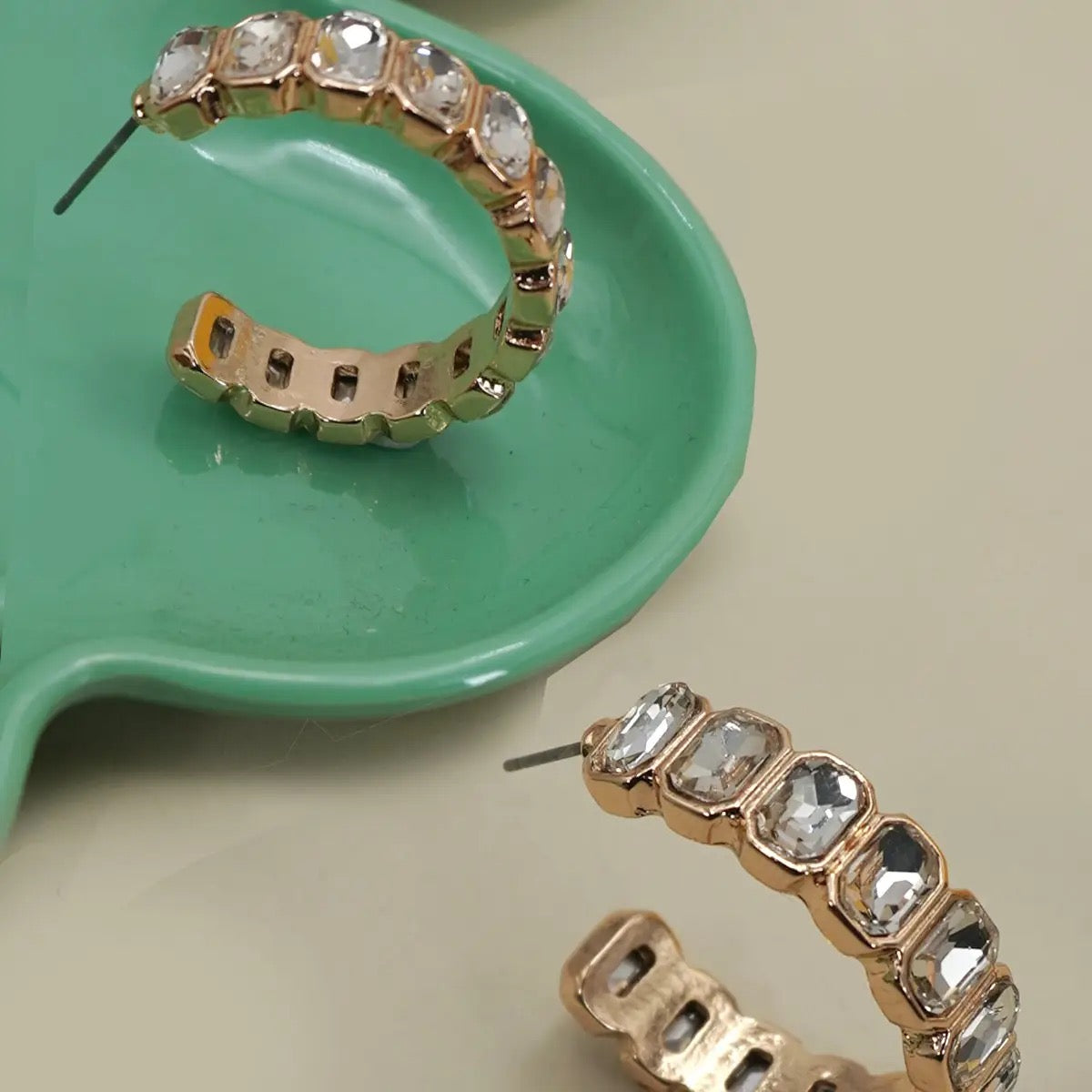 Timeless hoop earrings